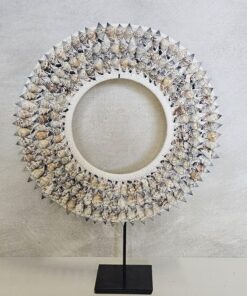 Schelpendecoratie op standaard 'Reo'