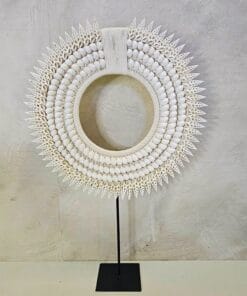 Schelpendecoratie op standaard 'Jember'
