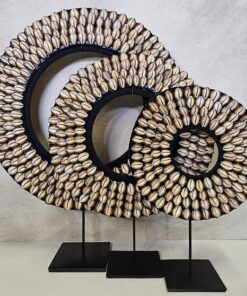 Schelpendecoratie op standaard 'Kodi'
