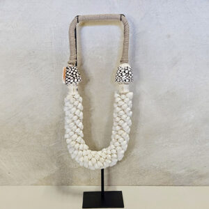 Schelpenketting op standaard 'Minas' kort