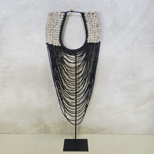 Schelpenketting op standaard 'Mambi' zwart