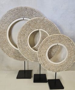 Schelpendecoratie op standaard 'Kauri volledig'