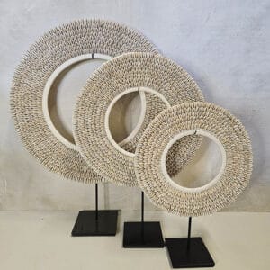 Schelpendecoratie op standaard 'Kauri volledig'